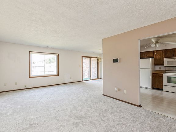 2nd image of 4833 Woodland Ave Unit 4