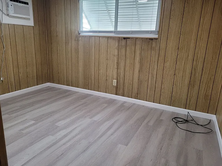 620 Silver Ln — Photo 17