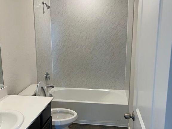 5th image of 3121 Sweetwater Way