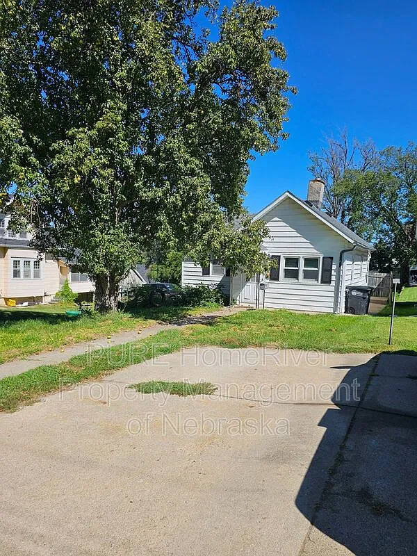 2 bed, 1.0 bath, 750 sqft, $975 — Photo 2