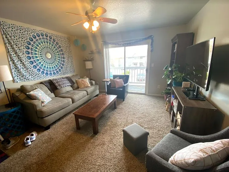 August Place Apartments — Photo 13