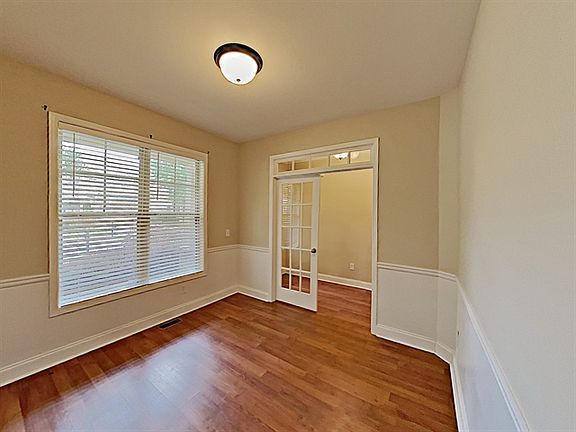 2nd image of 252 Ascott Ln