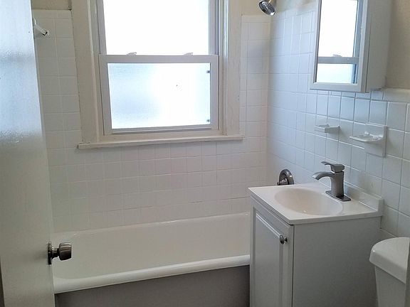 4th image of 1115 W 40th St