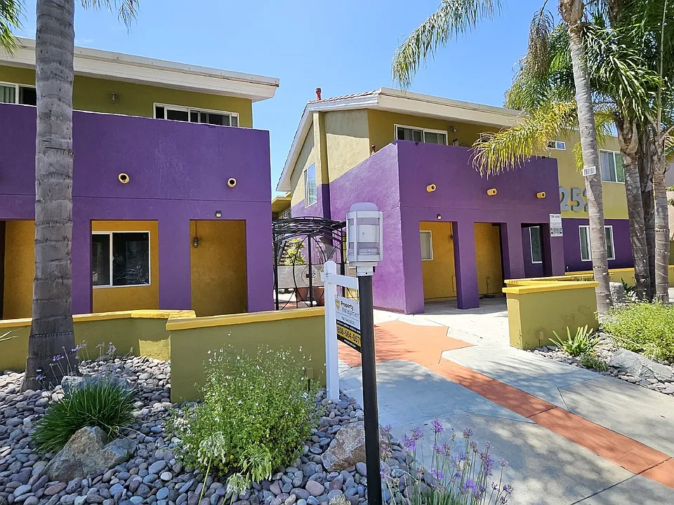 4246 Van Dyke Ave #2