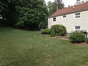 15 Earl Ave — Photo 3