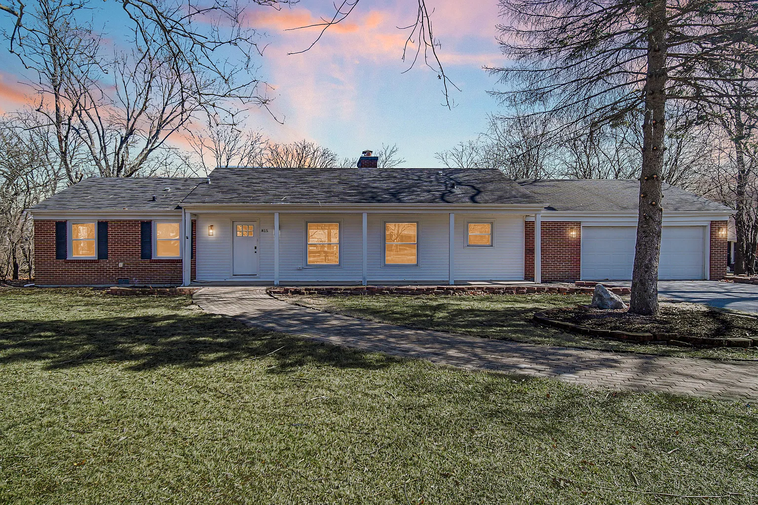 815 Brookwood Dr photo 1