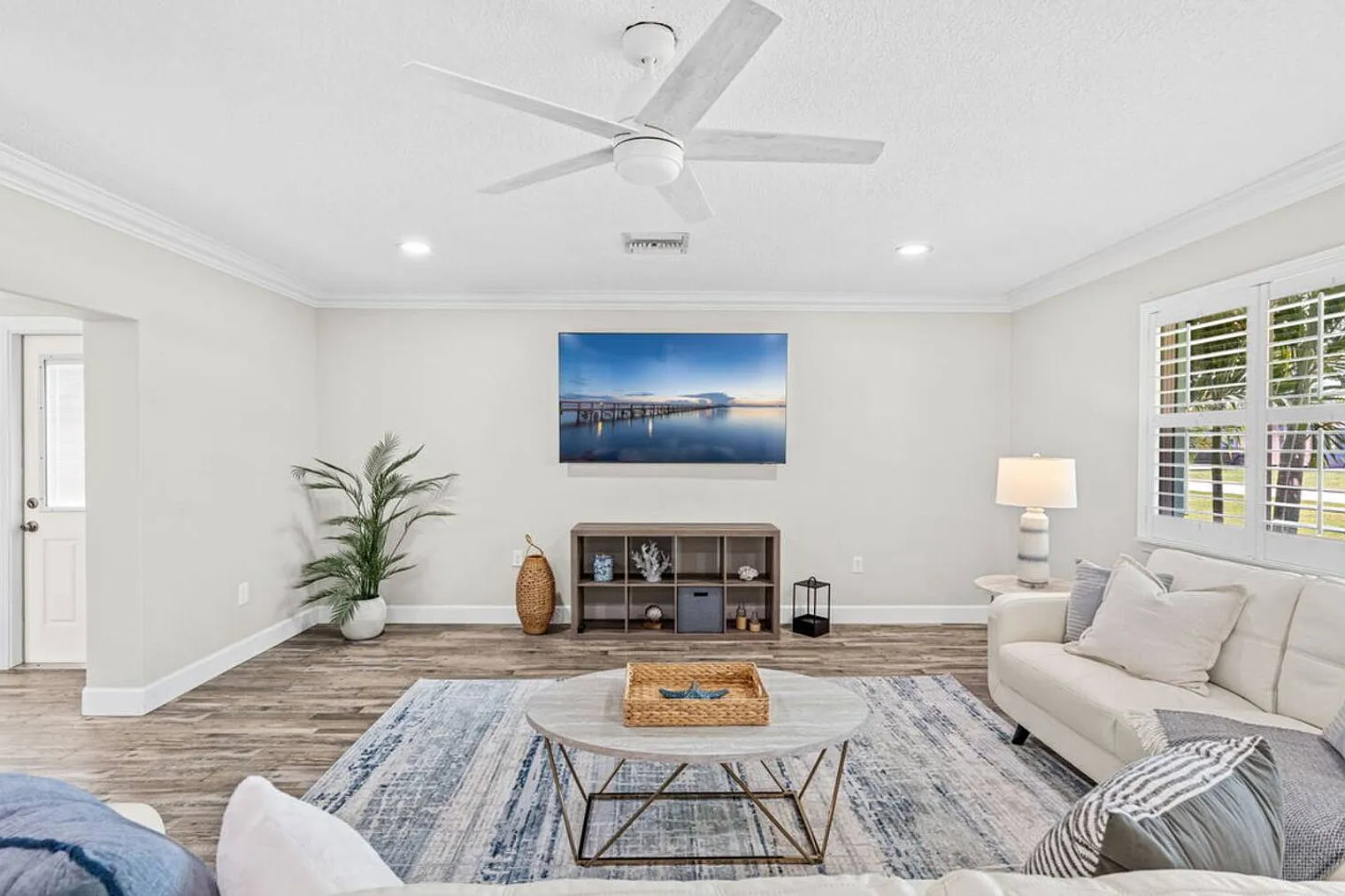 4 bed, 2.0 bath, 1872 sqft, $5,673 — Photo 3