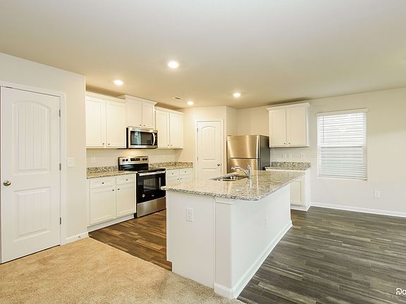 3rd image of 4612 Glencraig Ave