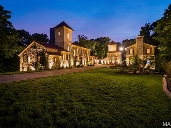 1042 Wings Rd, Saint Albans, MO 63073