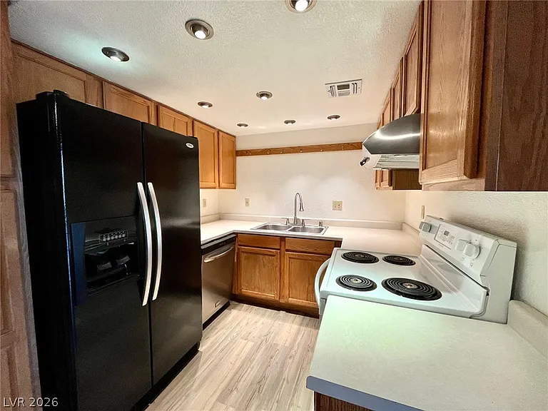 4964 Newport Cove Dr #B — Photo 7