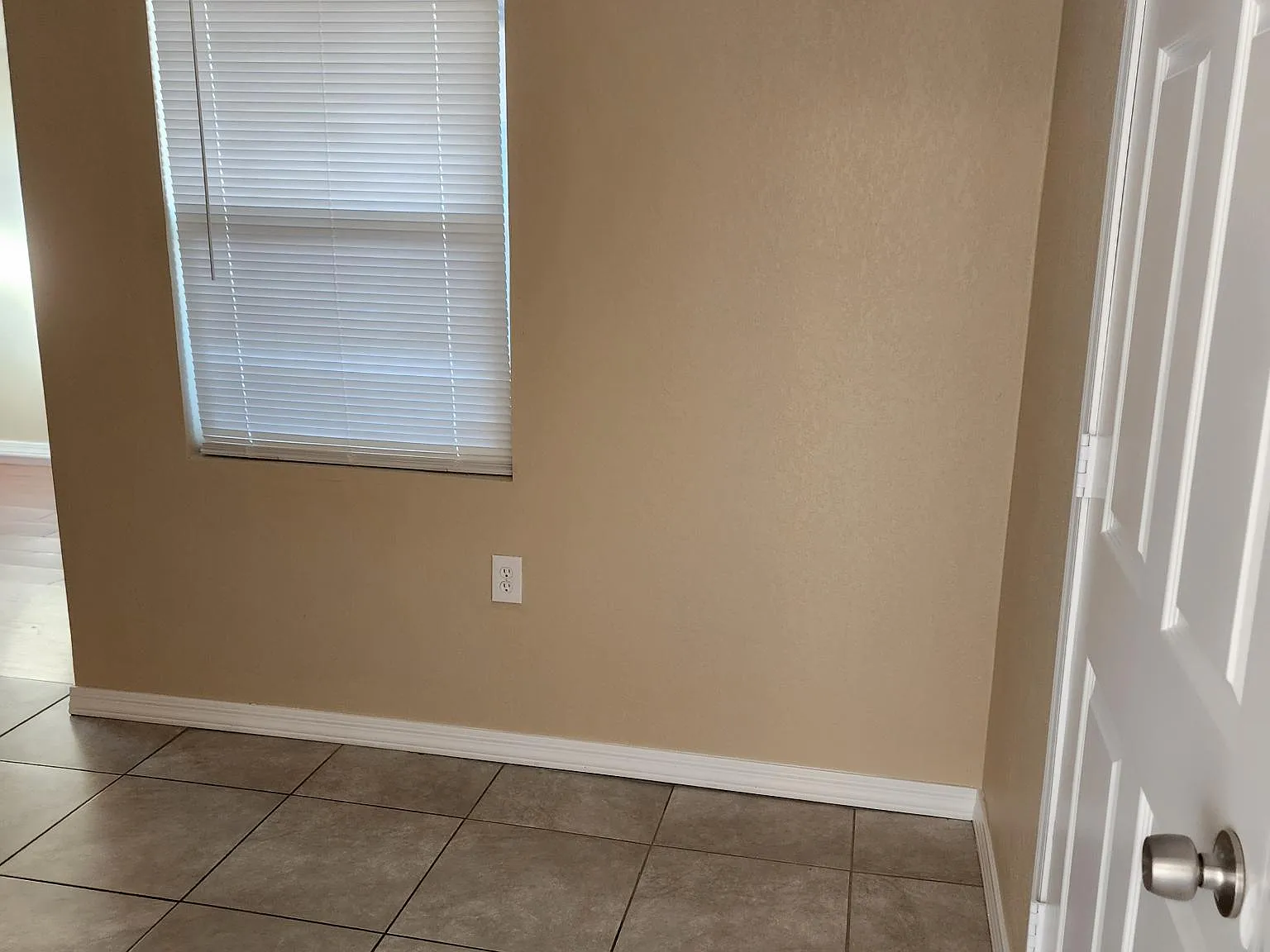 1 bed, 600 sqft, $1,050 — Photo 3