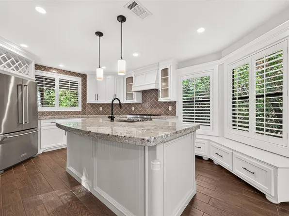 3 Hidden Deer Corner Ct, Spring, TX 77381