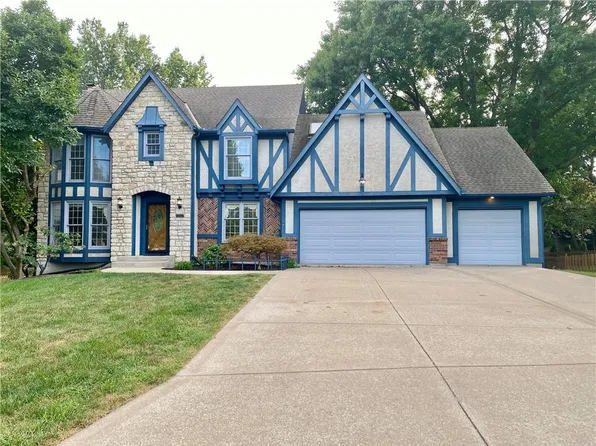 2927 SW 12th Ter, Lees Summit, MO 64081