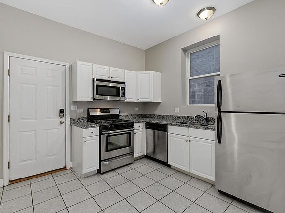 4th image of 1847 W Armitage Ave APT 2F