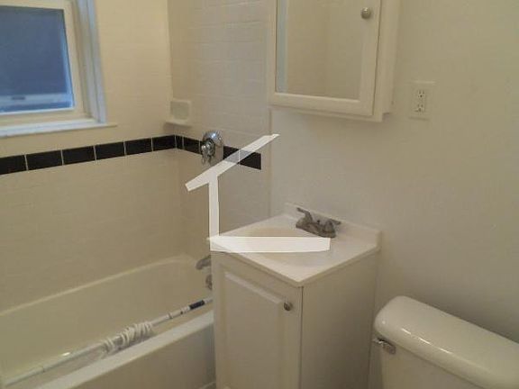 4th image of 1615 Commonwealth Ave #17A1