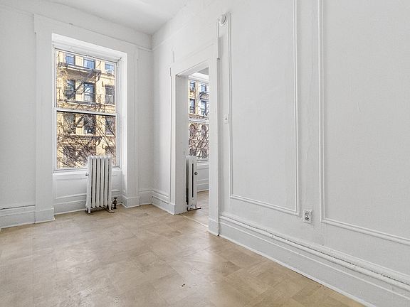 5th image of 208 E 10th St APT 2