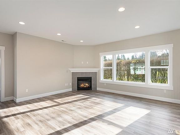 5th image of 3874 Scott Ln