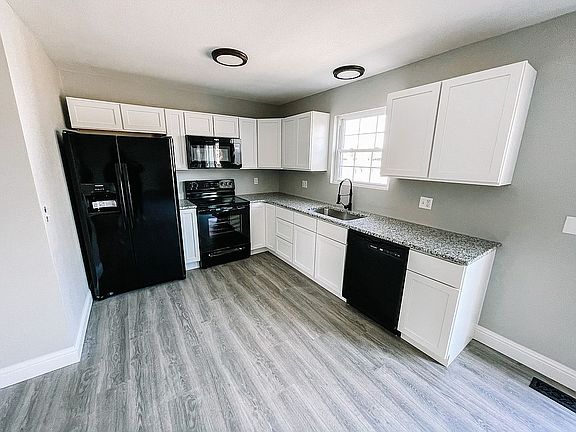 5th image of 312 E Lake Dr