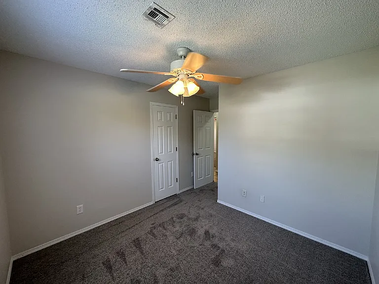 1306 Crescent St — Photo 17