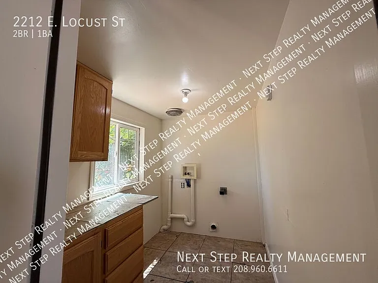 2212 E Locust St — Photo 12