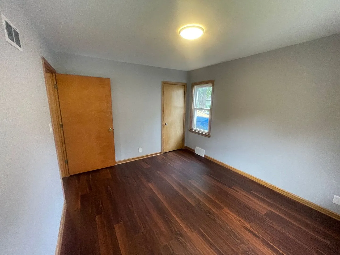 3 Bedroom Single Family — Photo 3