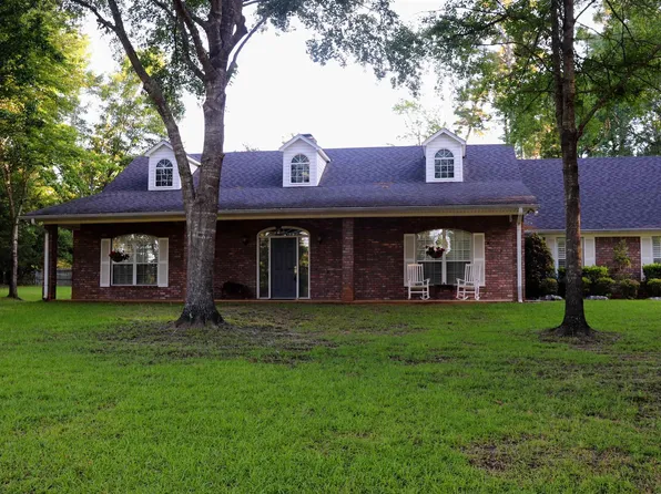 136 Pine Island Dr, Marshall, TX 75672