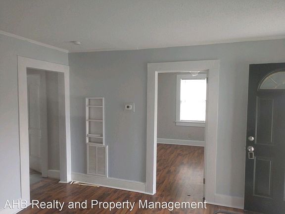 3rd image of 920 Elm St