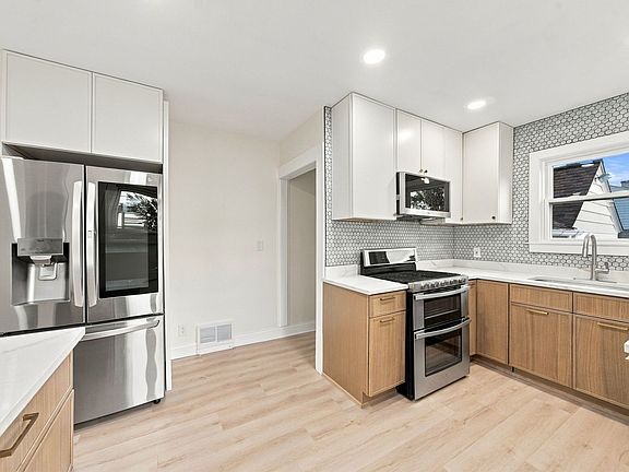 3rd image of 3 S South Elgin Blvd