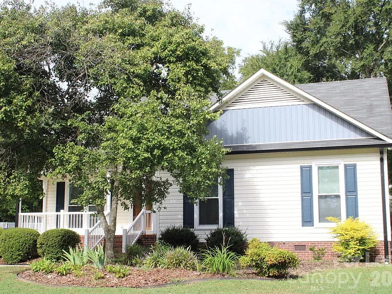 2212 Crosswinds Ct — Photo 1