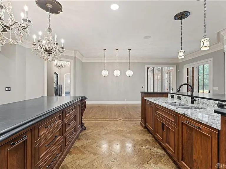 9020 Whisperinghill Dr — Photo 47