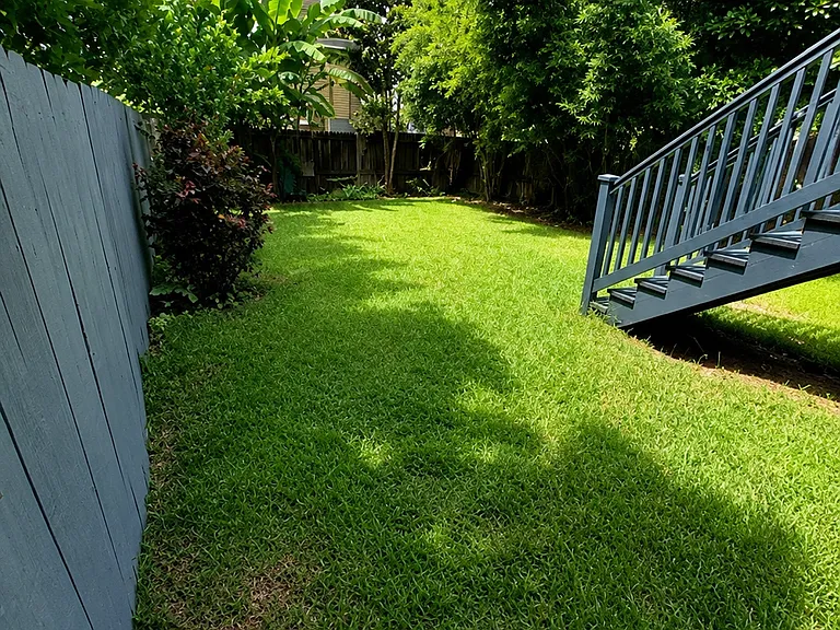 1235 Port St — Photo 4