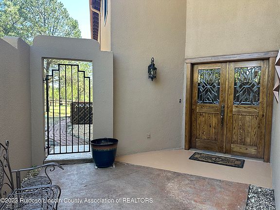 3rd image of 105 Cougar Ln