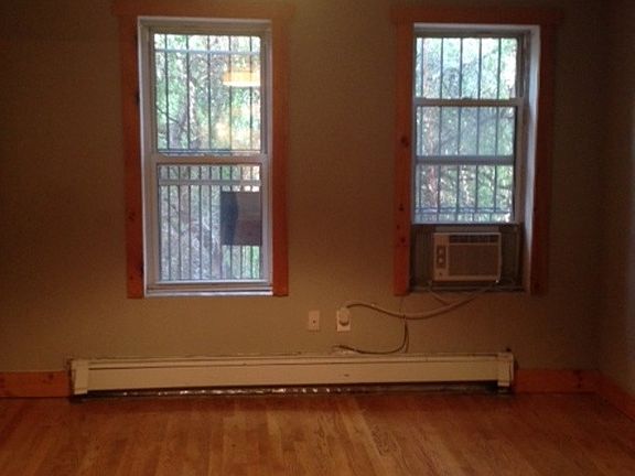 3rd image of 119 Boerum St APT 1R
