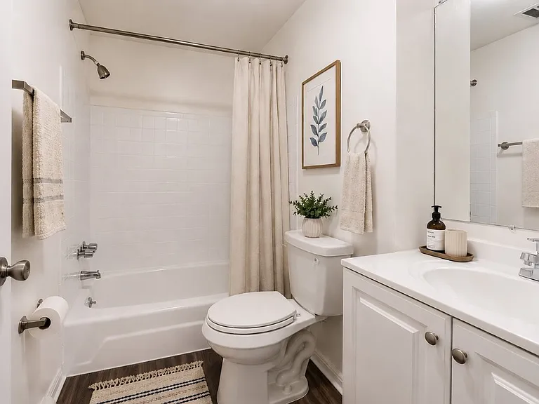 Creek Hill Apartment Homes — Photo 7