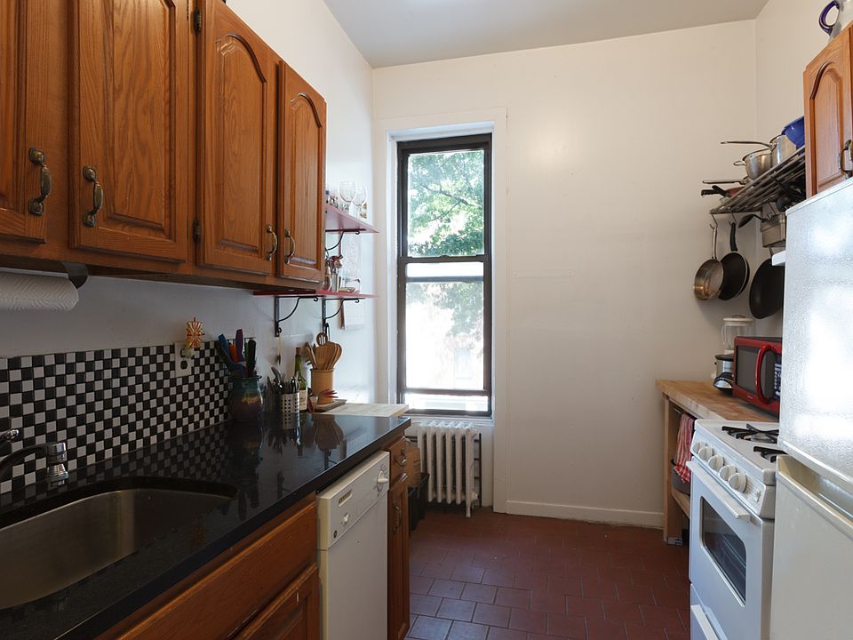 2nd image of 634 10th St APT 2F