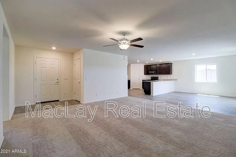 3 bed, 2.0 bath, 1560 sqft, $1,725 — Photo 2