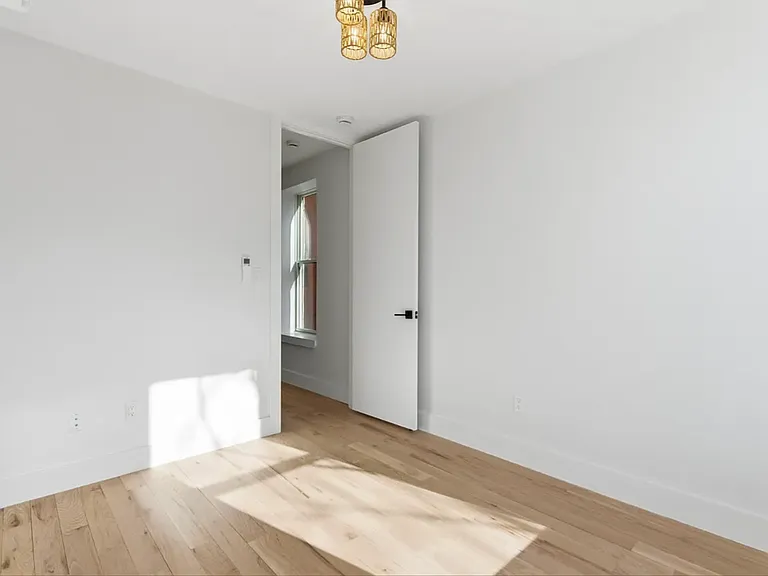 376 Montgomery St #2E — Photo 6