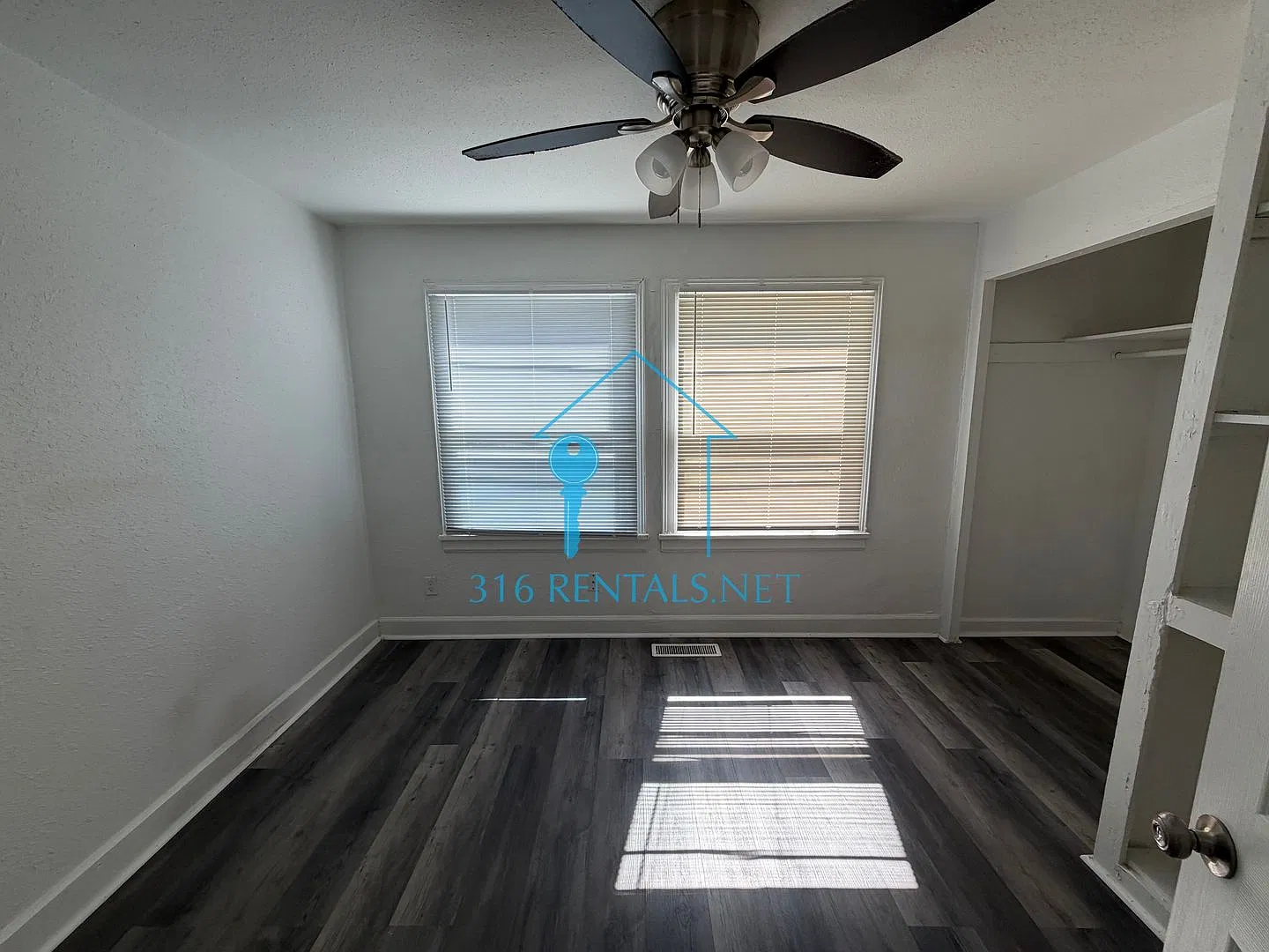 $1100 - 3 bed 1 bath - Single Family Home — Photo 4