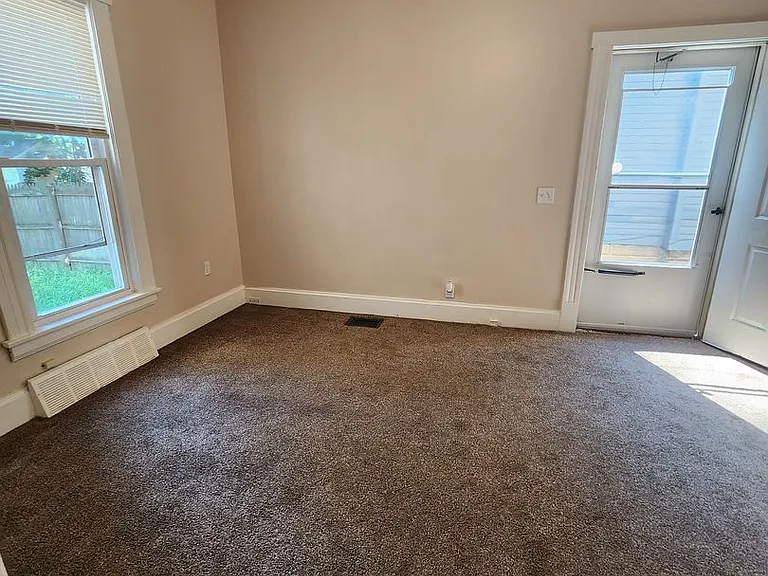 224 Gates Ave — Photo 20