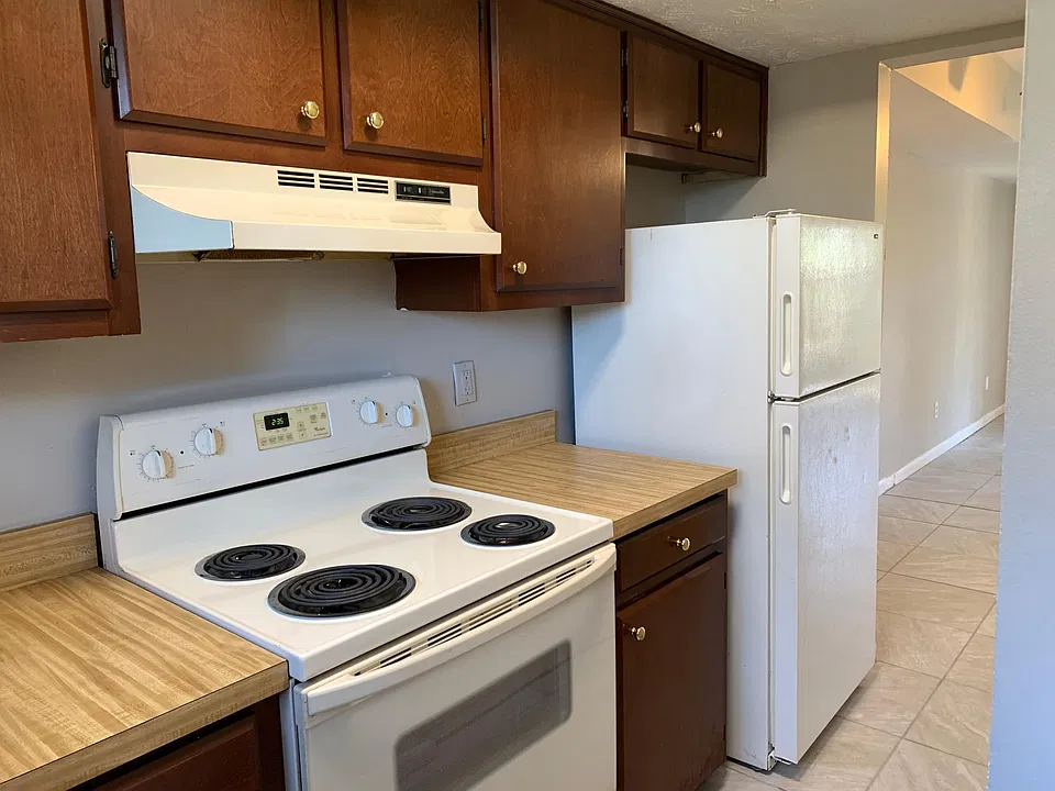 577 Delzan Pl