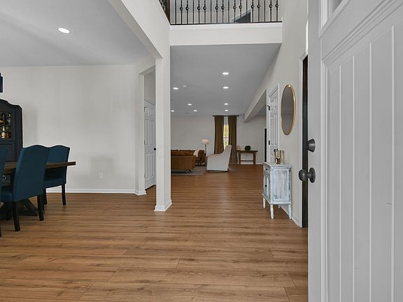 2nd image of 411 Buena Vista Dr