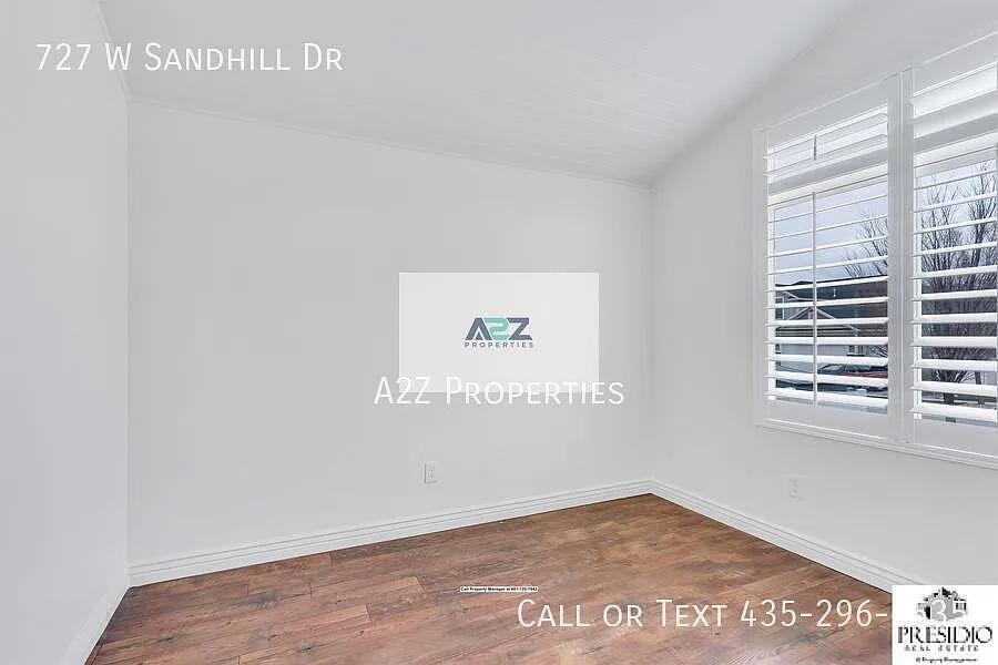 Building Photo - 727 W Sandhill Dr