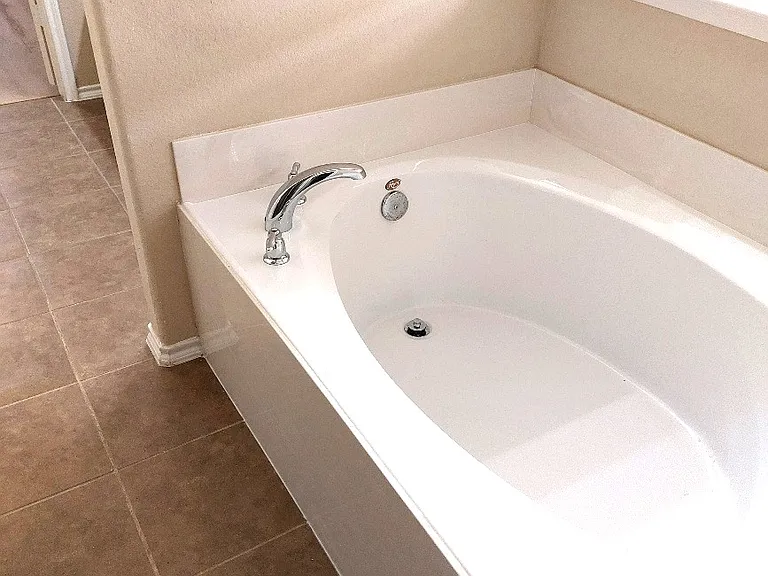 Enjoy relaxing in this beautiful master bath with Garden tub.