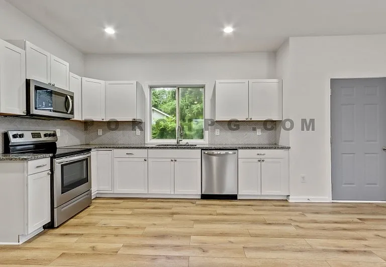 105 W Callahan St — Photo 7