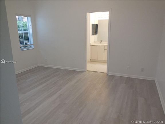 5th image of 1520 Tamarind Ct