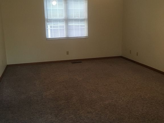3rd image of 109 Dickson St #117