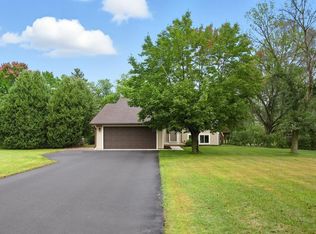 10179 Englewood Dr, Eden Prairie, MN 55347