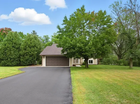 10179 Englewood Dr, Eden Prairie, MN 55347