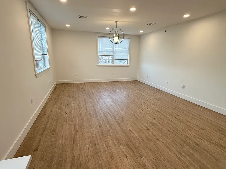 203 Mount Vernon Ave #302 — Photo 3