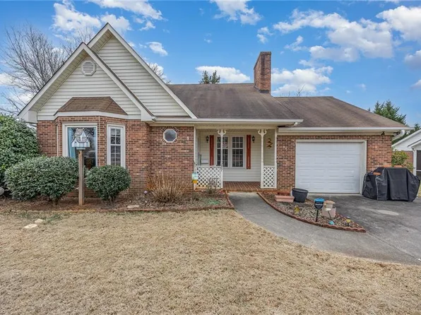 287 Sara Ln, Winston Salem, NC 27103